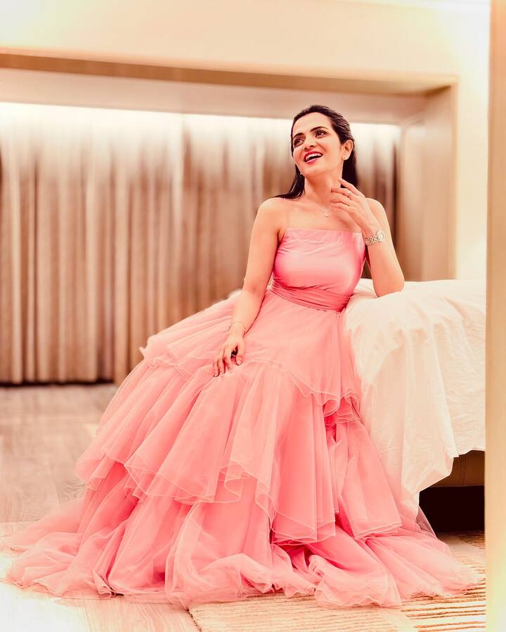 பிஸியாக இருக்கும் போதே தனது நண்பரான ஸ்ரீகாந்த் ரவிச்சந்திரன் என்பரை காதலித்து 2014 ஆம் ஆண்டு திருமணம் செய்து கொண்டார். நட்பாக இருக்க ஒத்து போன இவர்களின் மனசு கணவன் - மனைவியாக ஒத்து போகவில்லை. திருமணம் ஆன, 3 வருடத்திலேயே கருத்து வேறுபாடு காரணமாக இருவரும் 2017 ஆம் ஆண்டு விவாகரத்து பெற்று பிரிந்தனர்.