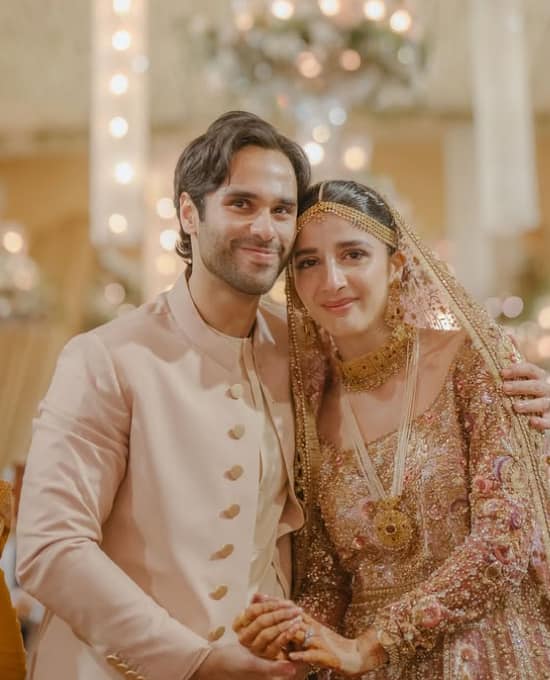 पर्सनल फ्रंट की बात करें तो मावरा होकेन हाल ही में अमीर गिलानी के साथ शादी के बंधन में बंधी हैं.