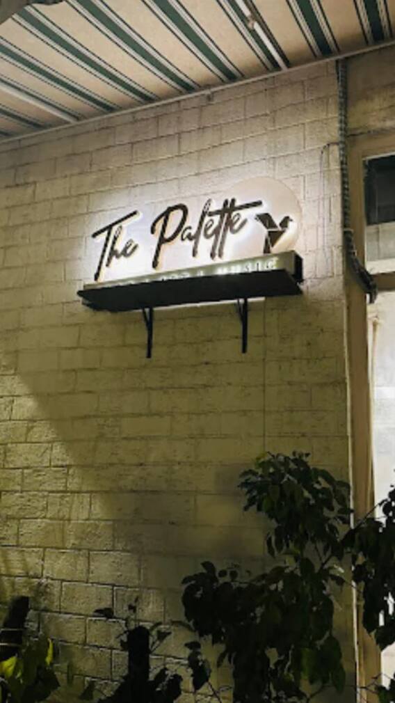 दिल्ली के अनोखे कैफे, जहां पेंटिंग और स्वादिष्ट भोजन का है संगम