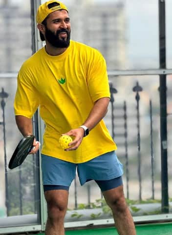 विजय त्याच्या चित्रपटांपेक्षा त्याच्या प्रेमकथेमुळे जास्त चर्चेत असतो.