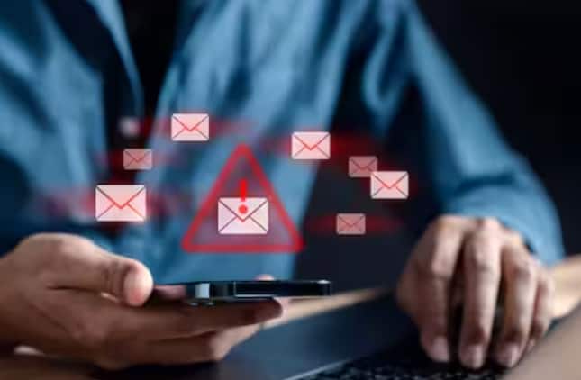 ਇਸ ਤੋਂ ਇਲਾਵਾ, ਆਪਣੇ ਫ਼ੋਨ ਅਤੇ ਲੈਪਟਾਪ 'ਤੇ ਅੱਪ-ਟੂ-ਡੇਟ ਐਂਟੀਵਾਇਰਸ ਅਤੇ ਸੁਰੱਖਿਆ ਸਾਫਟਵੇਅਰ ਇੰਸਟਾਲ ਕਰੋ।