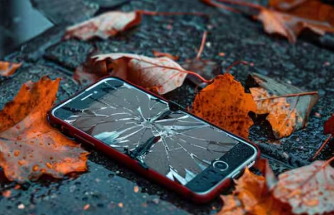 ਇੱਥੇ ਜਾ ਕੇ, ਤੁਹਾਨੂੰ ਚੋਰੀ ਹੋਏ ਫੋਨ ਨਾਲ ਸਬੰਧਤ ਸਾਰੀ ਜਾਣਕਾਰੀ ਦੇਣੀ ਪਵੇਗੀ ਅਤੇ FIR ਤੋਂ ਲੈ ਕੇ ਆਪਣੀ ਆਈਡੀ ਤੱਕ ਦੇ ਦਸਤਾਵੇਜ਼ ਅਪਲੋਡ ਕਰਨੇ ਪੈਣਗੇ। ਅੰਤ ਵਿੱਚ ਤੁਹਾਨੂੰ ਸਬਮਿਟ 'ਤੇ ਕਲਿੱਕ ਕਰਨਾ ਪਵੇਗਾ ਅਤੇ ਤੁਹਾਡਾ ਡਿਵਾਈਸ ਬਲੌਕ ਹੋ ਜਾਵੇਗਾ।