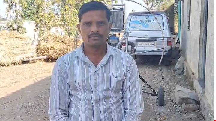 महाबळेश्वरमधील पाचगणीपासून 5 किमी अंतरावर हे प्रसिद्ध पर्यटनस्थळ आहे. रविवार 15 डिसेंबर रोजी पर्यटकांना ऊसाचा ताजा रस पाजण्यात तो व्यस्त होता.