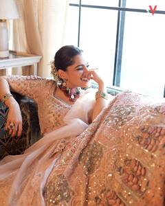 दिसते भारी नेसूनी साडी!