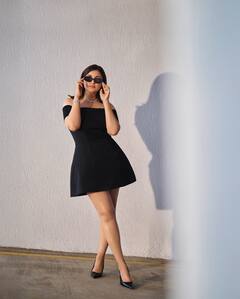 काळा ड्रेस आणि काळा चष्मा... परिणीती चोप्राने शेअर केला किलर लूक!