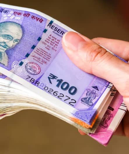 ਇਸ ਅਧਿਐਨ ਦੇ ਆਧਾਰ 'ਤੇ, EPFO ਦੇ ਮੈਂਬਰਾਂ ਨੂੰ ਉਨ੍ਹਾਂ ਦੇ ਨਿਵੇਸ਼ 'ਤੇ ਮਿਲਣ ਵਾਲੇ ਰਿਟਰਨ ਤੋਂ ਅਲੱਗ ਇੱਕ ਸਥਿਰ ਵਿਆਜ ਦਰ ਮਿਲ ਸਕੇਗੀ। ਮੰਨਿਆ ਜਾ ਰਿਹਾ ਹੈ ਕਿ ਇਹ ਕਦਮ ਬਾਜ਼ਾਰ ਦੇ ਉਤਾਰ-ਚੜ੍ਹਾਵ ਦੇ ਪ੍ਰਭਾਵ ਤੋਂ ਮੈਂਬਰਾਂ ਨੂੰ ਬਚਾਉਣ ਲਈ ਚੁੱਕਿਆ ਜਾ ਰਿਹਾ ਹੈ।