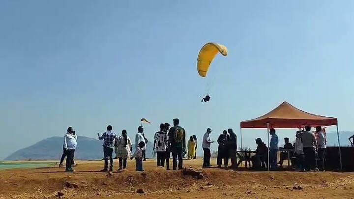 महाबळेश्वरमध्ये पर्यटकांची नेहमीच गर्दी असते, त्यात विकेंडला आलेले पर्यटक आणखी आपला मुक्काम वाढवतात. मात्र, सध्या विद्यार्थ्यांच्या परीक्षांचे दिवस सुरू आहेत.