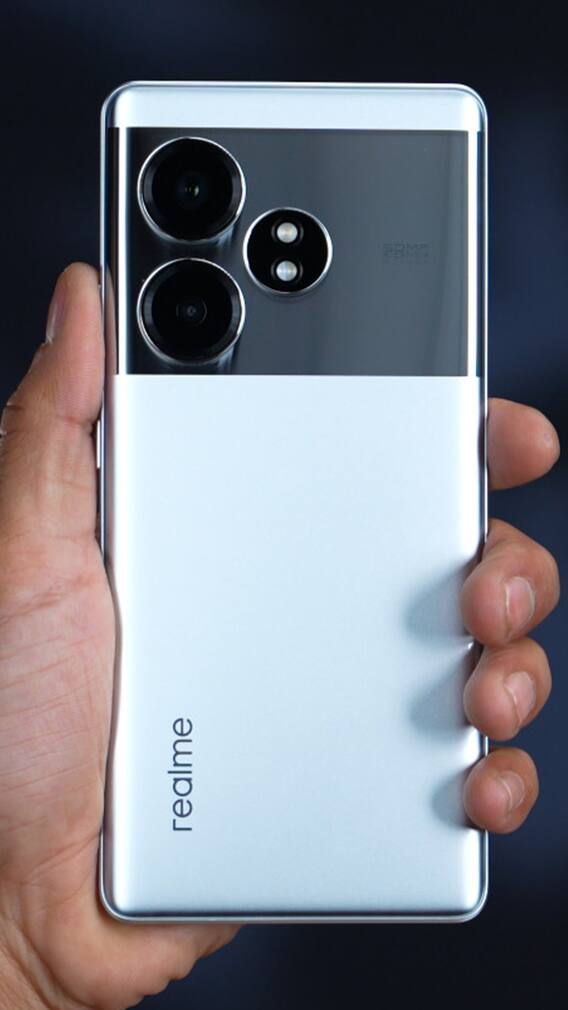 Realme का 120W फास्ट चार्जिंग वाला फोन हुआ सस्ता! Flipkart OMG सेल में मिल रही गजब की डील