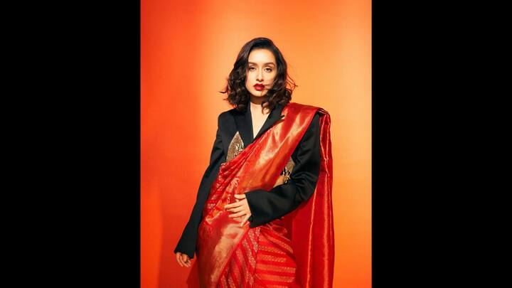 3. Sari with Blazer: Sari with blazer creates a bold fusion. This adds a modern twist and sophistication to the organization, causing it to go to formal events. It creates an Indo-Western Vibe that gives a chic and contemporary edge. (Image Source: Instagram/@Shraddhakapoor)