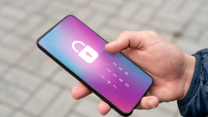 सरकार का ये प्लेटफॉर्म टेलीकॉम डिपार्टमेट के सिटीजन पोर्टल सेंट्रल इक्विपमेंट आइडेंटिटी रजिस्टर (CEIR) पर आधारित है. इस पर चोरी होने या गुम होने के बाद किसी डिवाइस को ब्लॉक करने के बाद कोई और सिम कार्ड लगाने पर भी इसे इस्तेमाल नहीं किया जा सकता.