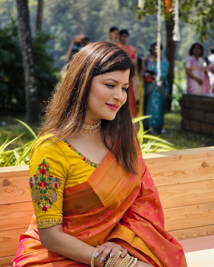 सावनीने नुकताच अंकिता वालावलकरच्या लग्न सोहळ्यास उपस्थिती लावली.