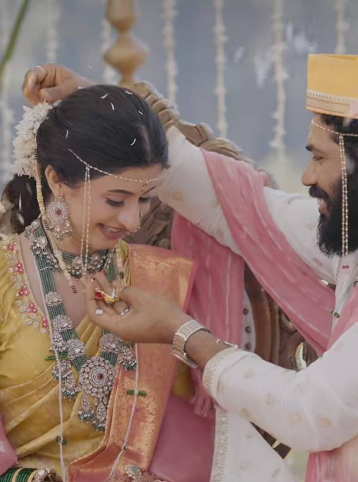 'येक नंबर' या सिनेमासाठी कुणालनं संगीत दिग्दर्शक म्हणून जबाबदारी सांभाळली होती. तसेच, 'झी मराठी'च्या लोकप्रिय मालिकांना देखील त्यानं संगीत दिलं आहे.