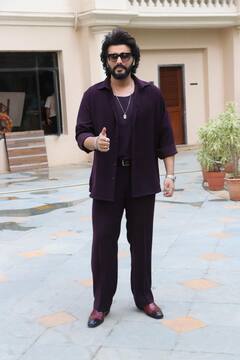 रकुल प्रीत सिंह का स्टैचू लेकर ‘मेरी हसबैंड की बीवी’ का प्रमोशन करने पहुंचे अर्जुन-भूमि, यूं दिए मजेदार पोज