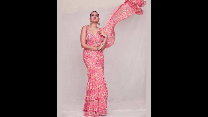 7. Ruffle Sari: A rough sari adds a playful touch to traditional wear. They are layered and have a dramatic appeal. This is a bold yet beautiful fashion statement. (Image Source: Instagram/@Aslisona)