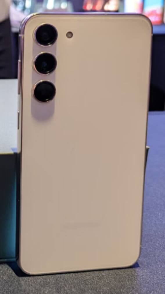 S25 के लॉन्च होते ही Samsung के इस फ्लैगशिप डिवाइस की कीमत हुई आधी