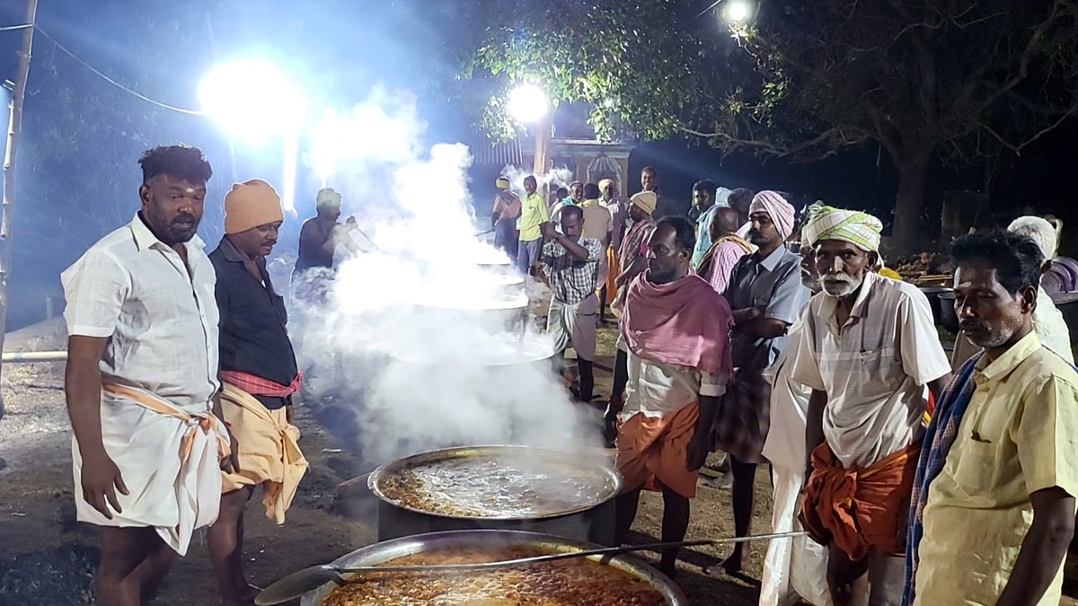 அண்டா , அண்டாவா ஆட்டுக்கறி... ஆண்கள் மட்டுமே பங்கேற்ற கறி விருந்து திருவிழா - எங்கு தெரியுமா?