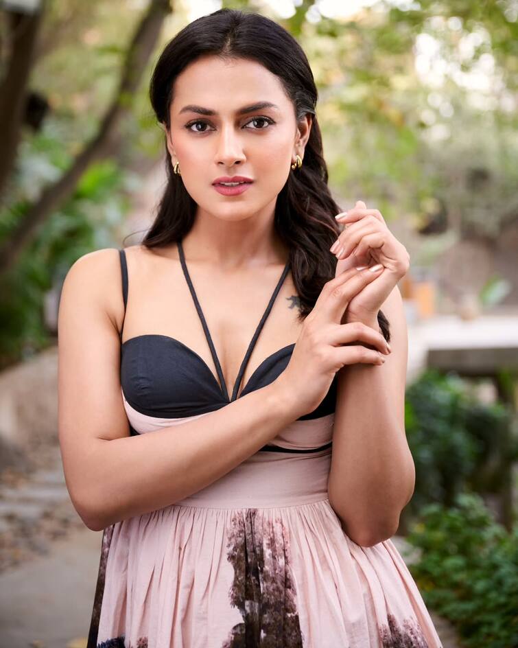 shraddha srinath : நடிகை ஷ்ரத்தா ஶ்ரீநாத் லேட்டஸ்ட் புகைப்படங்கள்...