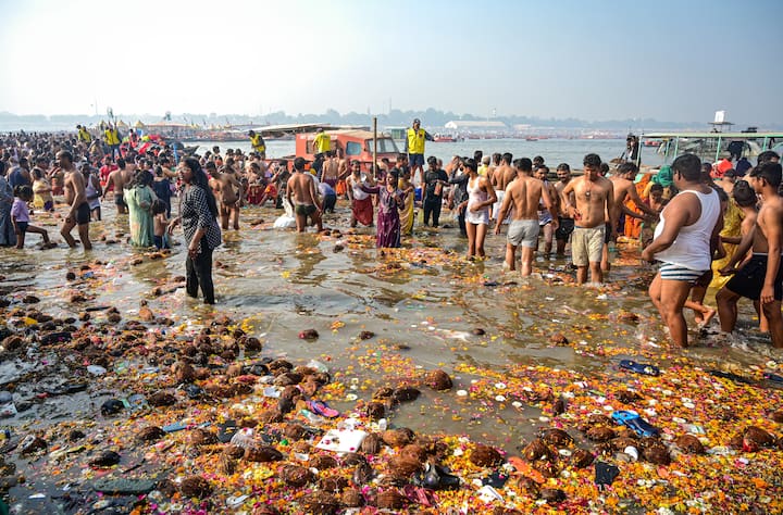 इसके अलावा  सीवेज ट्रीटमेंट प्लांट (एसटीपी) क्षमता से ज्यादा काम करते हुए पाए गए हैं. बता दें प्रयागराज में 340 एमएलडी की कुल उपचार क्षमता वाले दस (10) परिचालन एसटीपी हैं.