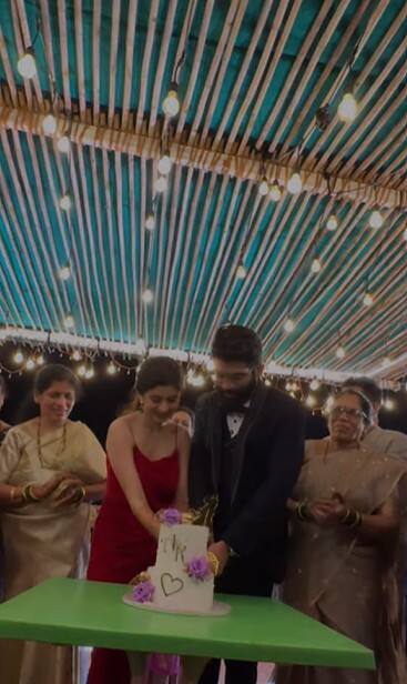 अंकिता वालावलकरच्या नवऱ्याचे नाव कुणाल भगत असे आहे. तो संगीत दिग्दर्शक आहे. त्याने आतापर्यंत अनेक प्रसिद्ध गाण्यांना संगीत दिलंय.