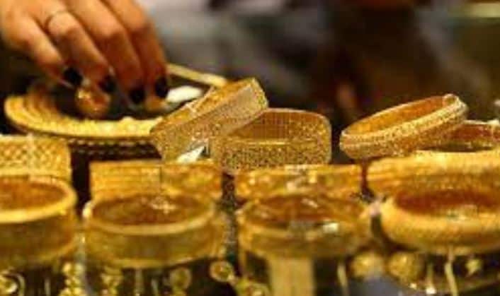 Gold Rate Increased and Stays More Than Rupees 64000 for About A Week Gold Rate: போற போக்க பாத்தா, இறங்க வாய்ப்பில்ல போலயே.?!! உச்சியிலேயே இருக்கும் தங்கம் விலை...