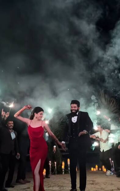 बऱ्याच दिवसांपासून अंकिता आणि कुणाल एकमेकांना डेट करत होते. आता त्यांनी लग्न केलंय. अंकिता वालावलकर बिग बॉस मराठीमुळे चांगलीच प्रसिद्धीच्या झोतात आली होती.