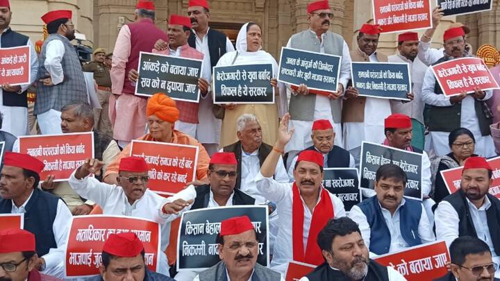 बजट सत्र के पहले दिन समाजवादी पार्टी अपनी पूरी तैयारी के साथ आई थी. इस दौरान सपा विधायकों ने महाकुंभ, बेरोजगारी से लेकर तमाम मुद्दों पर सरकार की घेराबंदी की.