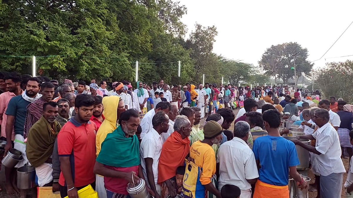 அண்டா , அண்டாவா ஆட்டுக்கறி... ஆண்கள் மட்டுமே பங்கேற்ற கறி விருந்து திருவிழா - எங்கு தெரியுமா?