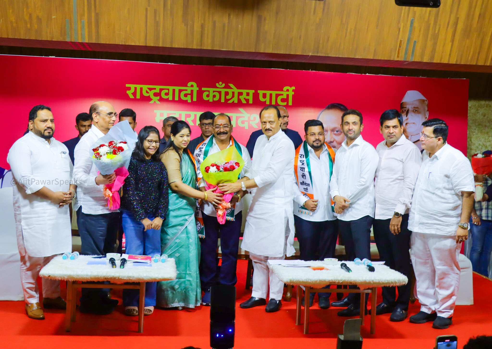 शरद पवार गुट के नेता जितेंद्र आव्हाड को बड़ा झटका, दो करीबी अजित पवार गुट में शामिल