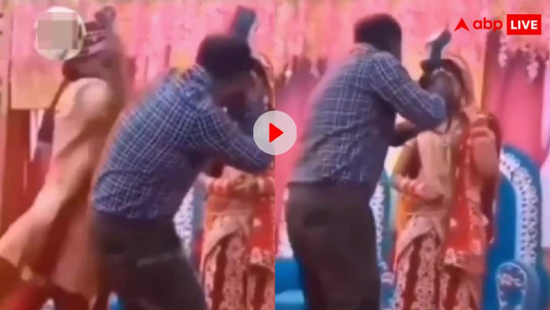 पोज देने के बहाने दुल्हन को छू रहा था कैमरा मैन! दूल्हे की सटकी खोपड़ी और फिर कर डाला कांड, देखें वीडियो Groom slapped camera man who was repeatedly touching bride video goes viral on social media पोज देने के बहाने दुल्हन को छू रहा था कैमरा मैन! दूल्हे की सटकी खोपड़ी और फिर कर डाला कांड, देखें वीडियो