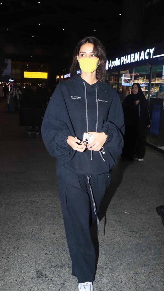 दिशा पटानी की ये क्या हो गई हालत? बिखरे बाल, मास्क लगाए हईं स्पॉट