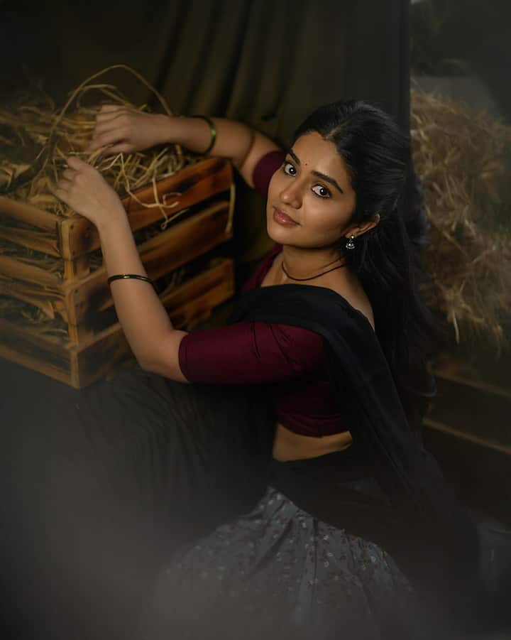 தனது நடிப்புத் திறனை முழுவதும் வெளிப்படுத்தும் விதமாக சவால் நிறைந்த கதாபாத்திரத்திலும் நடிக்கத் தயாராக இருக்கிறார் மேகா. சினேகா, நதியா போன்ற நடிகைகள் தங்களது அழகு, திறமை போன்ற விஷயங்களால் ரசிகர்களின் மனதைக் கவர்ந்திருக்கிறார்கள். அவர்களைப் போலவே தானும் முத்திரை பதிக்க வேண்டும் என நினைக்கிறார் மேகா.