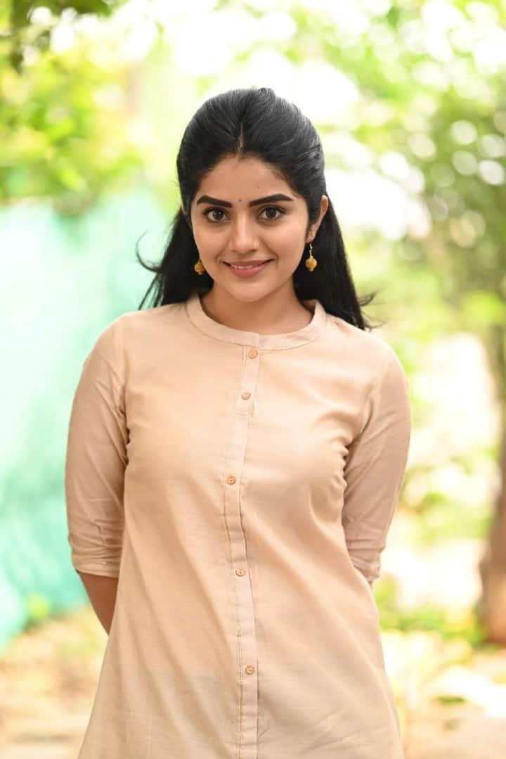 தமிழில் தற்போது வாய்ப்பு தேடி வரும், மேகா ஷெட்டி, தமிழில் சீரியல் நடிகையாக இருந்து கதாநாயகிகளாக மாறிய, ப்ரியா பவானி ஷங்கர், மற்றும் வாணி போஜன் போல் நிலையான இடத்தை பிடிப்பாரா? என பொறுத்திருந்து பார்ப்போம்.