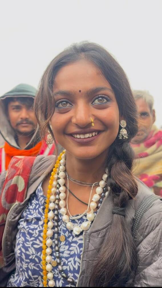 केरल पहुंची महाकुंभ की मोनालिसा, बोलने लगी मलयालम