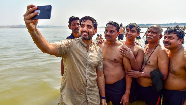 இந்த மகா கும்பமேளா உலகின் மிகப்பெரிய மத நிகழ்வுகளில் ஒன்றாக பார்க்கப்படுகிறது. பிரயாக்ராஜின் திரிவேணி சங்கமத்தில் கொண்டாடப்படும் கும்பமேளாவானது, மூன்று புனித நதிகளான கங்கை, யமுனை மற்றும் சரஸ்வதியின் ( பூமிக்கு அடியில் பாயும் நதி ) சந்திக்கு இடமாக கருதப்படுகிறது