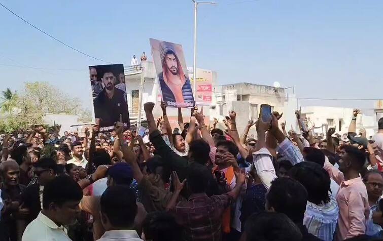 Local Body Election Result 2025 Controversial celebration with Lawrence Bishnoi poster in mehmadabad Local Body Election Result 2025: આ જગ્યાએ ચૂંટણીના પરિણામ બાદ લોરેન્સ બિશ્નોઇના પોસ્ટર સાથે ઉજવણી કરાઈ, વીડિયો વાયરલ થયો 