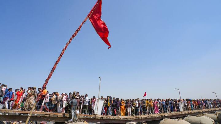 ஒரே நாளில், 1.36 கோடி பக்தர்கள் திரிவேணி சங்கமத்தில் புனித நீராடியுள்ளனர் என்றும் தெரிவிக்கப்பட்டுள்ளது.