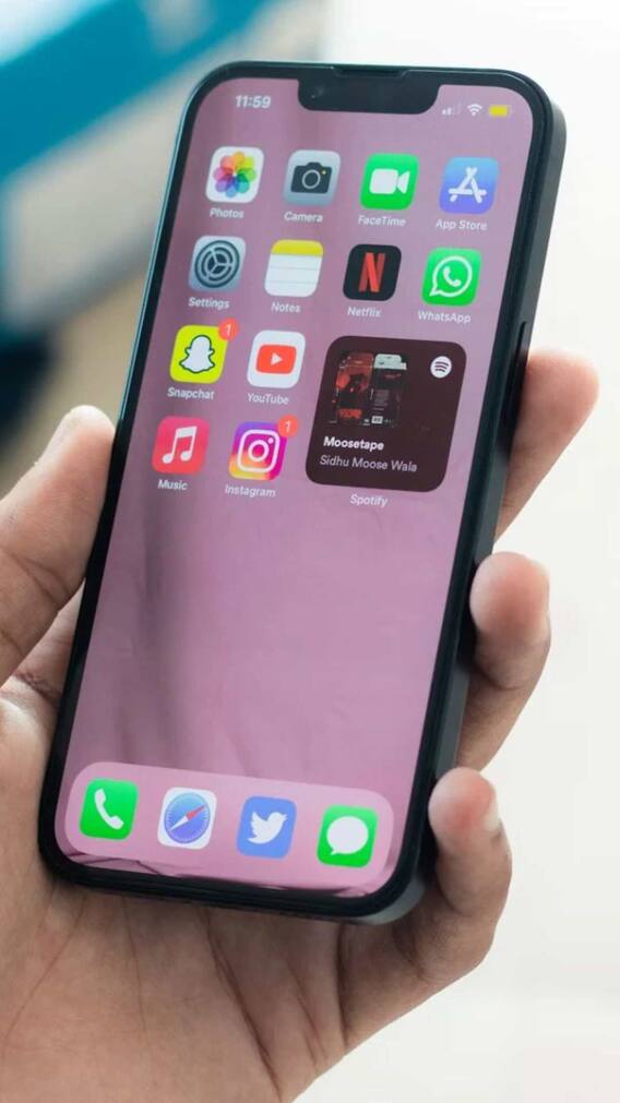 कल लॉन्च हो सकता है एप्पल का सबसे सस्ता iPhone! जानें क्या होगा खास