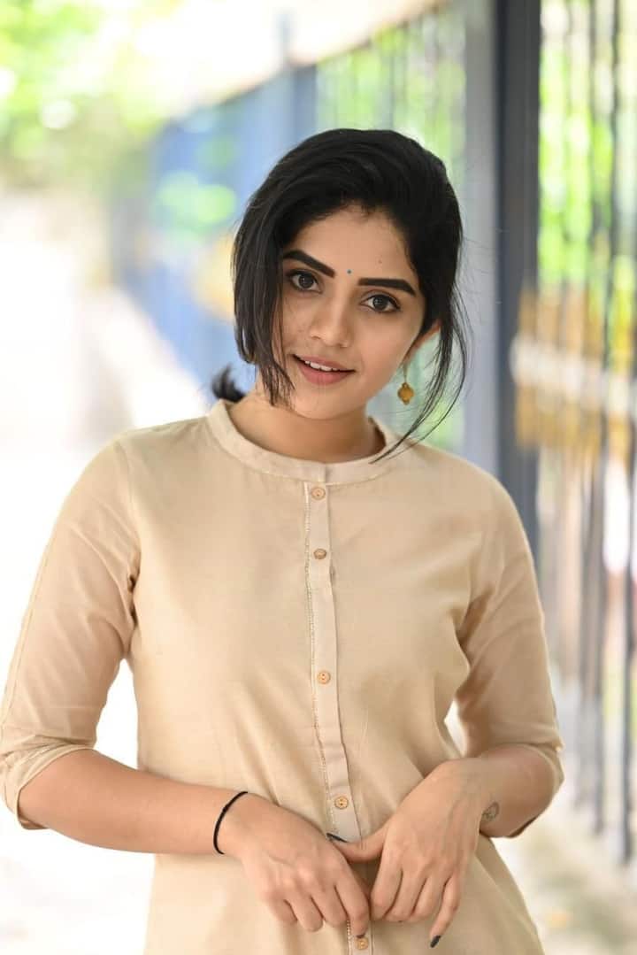 தொலைக்காட்சியில் இருந்து, கன்னட சினிமாவின் நம்பிக்கைக்குரிய நட்சத்திரங்களில் ஒருவராக மேகா ஷெட்டி மாறியிருப்பது சாதாரண பயணம் கிடையாது. மாடலிங் மற்றும் நடிப்பு துறையில் முன் அனுபவம் இல்லாமலேயே இவர் இந்த இடத்திற்கு வந்திருப்பது குறிப்பிடத்தக்கது. மங்களூரில் பிறந்த இவர் முதன்முதலில் வெற்றிகரமான கன்னட சீரியல் ‘ஜோதே ஜோதேயலி’ மூலம் நடிப்புத்துறைக்குள் அடியெடுத்து வைத்தார்.