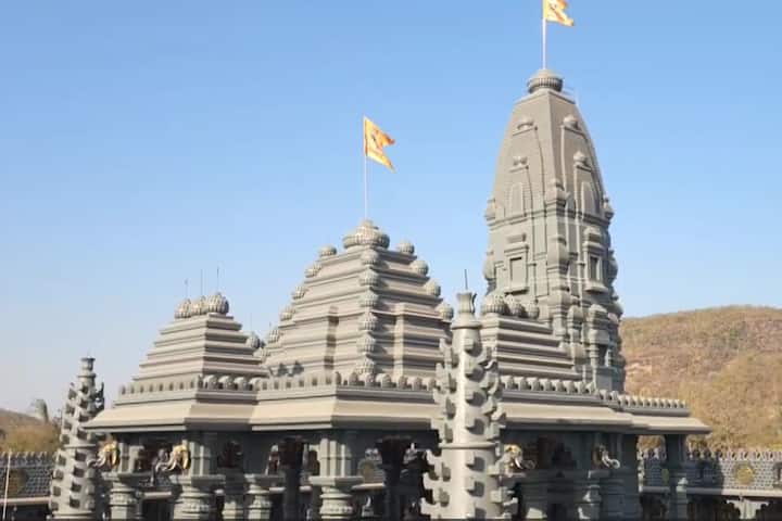 तब्बल एक एकर जागेवर हे 56 फुटी मंदिर बांधण्यात आले आहे. हे मंदिर पुढील 400 वर्षे टिकेल, अशा पद्धतीने बांधण्यात आले आहे.