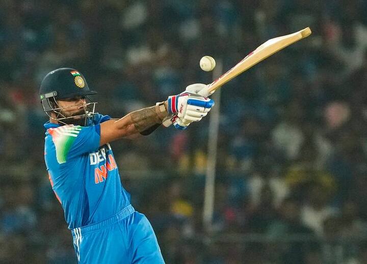 विराट कोहली, जो चैंपियंस ट्रॉफी इतिहास में 88.16 के औसत से 529 रन बना चुके हैं. वो अब चैंपियंस ट्रॉफी 2025 में धमाल मचाने की तैयारी में हैं. विराट इस आगामी टूर्नामेंट में 5 नए रिकॉर्ड बना सकते हैं.