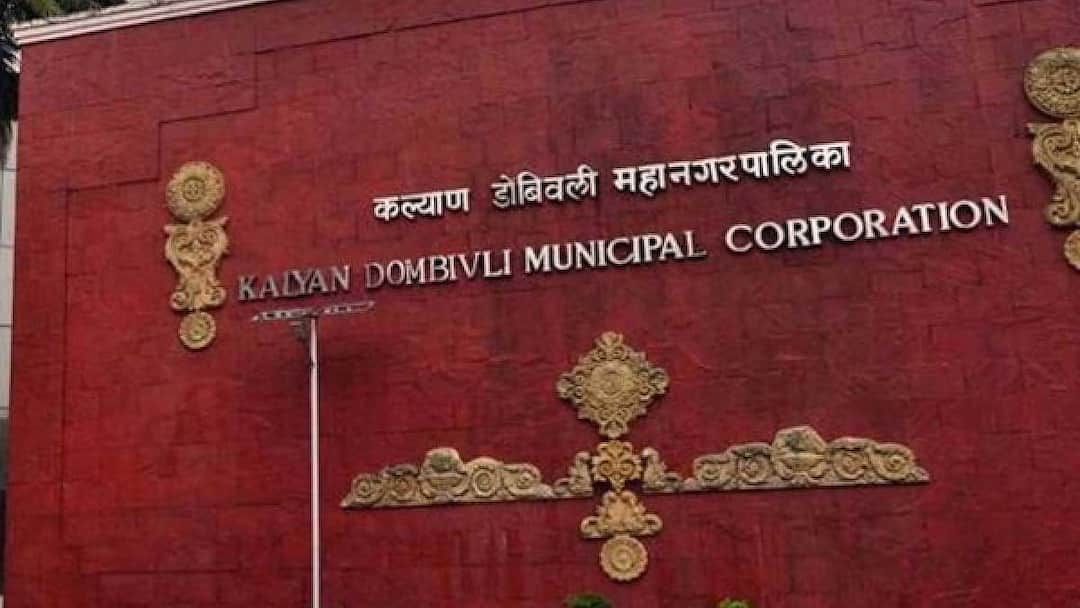Kalyan Dombivli Municipal Corporation officials delayed to take action against unauthorized constructions KDMC marathi news  KDMC : अनधिकृत बांधकामांवर कारवाईसाठी अधिकाऱ्यांची तारीख पे तारीख, कल्याण-डोंबिवली महापालिकेचा प्रताप