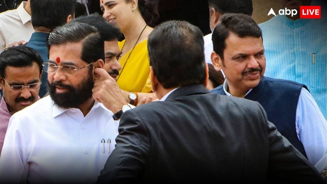 महाराष्ट्र की 'महायुति' में टेंशन! पहले जिलों के प्रभार के लिए लड़ाई और अब शिंदे के 20 विधायकों की सिक्योरिटी हटाई Maharashtra Mahayuti Tension Eknath Shinde Shiv Sena MLA Security Remove Row Know Details महाराष्ट्र की 'महायुति' में टेंशन! पहले जिलों के प्रभार के लिए लड़ाई और अब शिंदे के 20 विधायकों की सिक्योरिटी हटाई