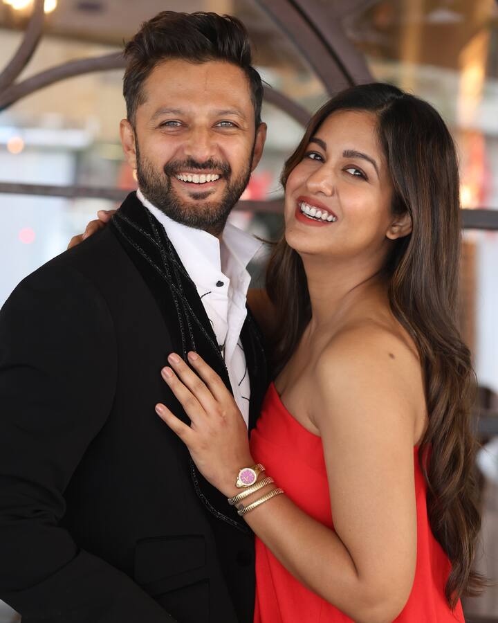 ही पोस्ट पाहिल्यानंतर इशिताच्या चाहत्यांना वाटत आहे की, कदाचित अभिनेत्री पुन्हा प्रेग्नंट आहे.चाहते त्याला कमेंट सेक्शनमध्ये विचारत आहेत. त्यांच्या कुटुंबात नवीन सदस्य येतोय की काय, अशा प्रतिक्रिया चाहते व्यक्त करत आहेत तर काही चाहते त्यांचे अभिनंदन करत आहेत.