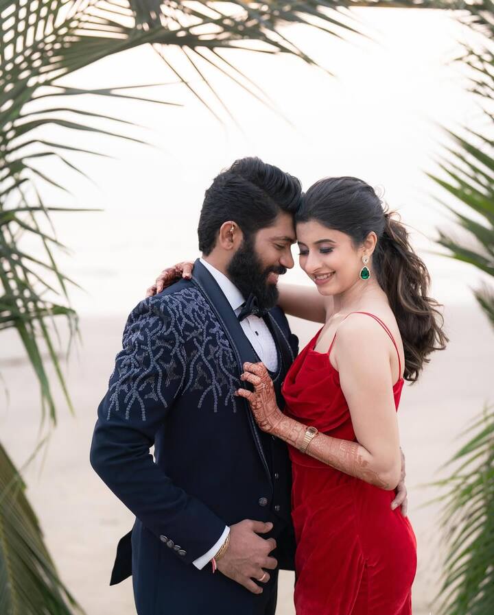 प्रसिद्ध सोशल मीडिया एन्फ्लुएन्सर म्हणून ओळख असलेली अंकिता वालावलकर म्हणजेच कोकण हार्टेड गर्ल नुकतंच लग्नबंधनात अडकली आहे.