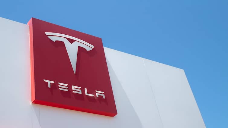 Know the eligibility criteria for applying for job in Tesla how to get job in tesla टेस्ला में अच्छी नौकरी पाने के लिए एलॉन मस्क की कंपनी में कितनी पढ़ाई जरूरी है?