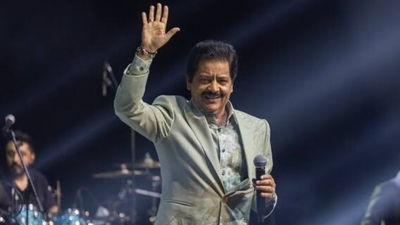 Udit Narayan Teased By Paps At Event Amid Kissing Controversy: 
