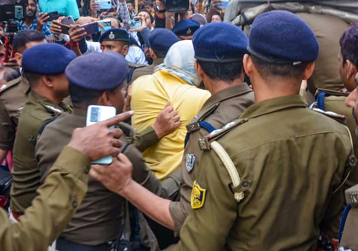 एसएसपी अवकाश कुमार के अनुसार इस घटना को अंजाम विग्रहपुर के रहने वाले धर्मेंद्र सिंह यादव ने दिया है, जो पुराना अपराधी है. वह अपने सहयोगियों के साथ जमीन कब्ज़ा करने पहुंचा था, लेकिन पुलिस तुरंत मौके पर पहुंच गई.