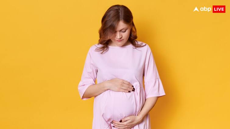For how long does the baby sleep in the mother womb know when the routine changes मां के पेट में कब और कैसे सोता है बच्चा, जानें पैदा होने के कितने दिन बाद बदल जाता है ये रूटीन