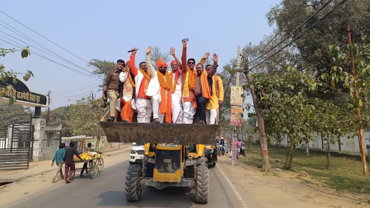 विश्व हिंदू महासंघ के नेता का विवादित बयान, सुअर और गिद्ध से की अखिलेश यादव की तुलना