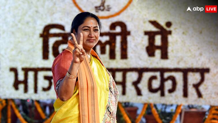know from where CM Rekha Gupta has studied know how you can get admission in Delhi University जिस यूनिवर्सिटी में दिल्ली की नई CM रेखा गुप्ता रही हैं छात्र संघ की अध्यक्ष, जानिए वहां कैसे मिलता है एडमिशन